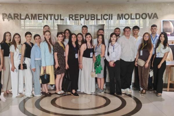 Studenții Academiei „Ștefan cel Mare” au participat la Școala de vară dedicată cetățeniei active și integrării europene