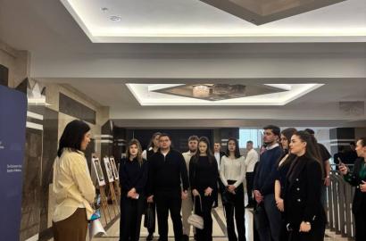 Vizită de studiu a studenților la Parlamentul Republicii Moldova imaginea 1
