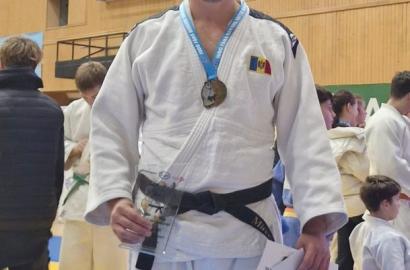 Performanță de top: lectorul Mircea Taran urcă pe podiumul internațional la Judo imagine 3