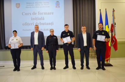 Pregătiți pentru misiune: 19 ofițeri au absolvit cursul de formare inițială image5