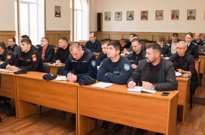 Constituirea grupurilor mixte de lucru în vederea lansării proiectelor de cercetare prin colaborare dintre subdiviziunile de cercetare ale Academiei „Ştefan cel Mare” şi autorităţile de aplicare a legii imagine 3
