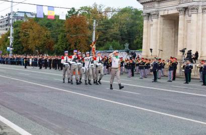 Cu demnitate, în pas cu istoria image9