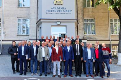 După 40 de ani, din nou împreună la Alma Mater imagine 1