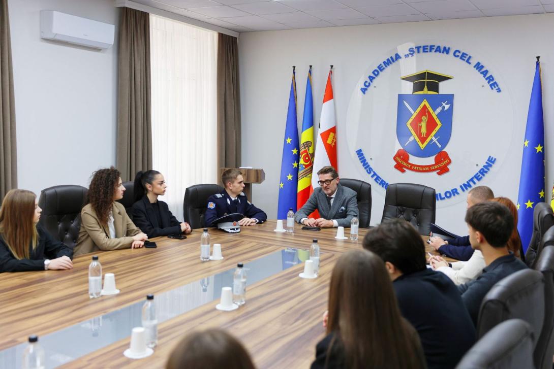 Ambasadorul României în Republica Moldova, în dialog cu studenții Academiei „Ștefan cel Mare”  image 1